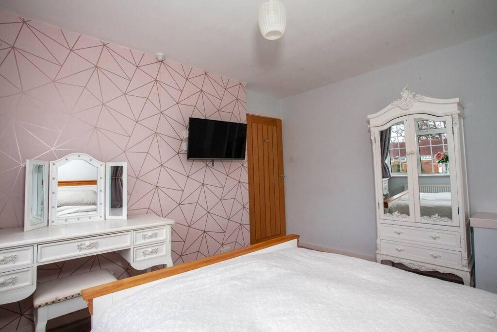 Three Bedroom House, Driveway, Bracknell Centre Zewnętrze zdjęcie
