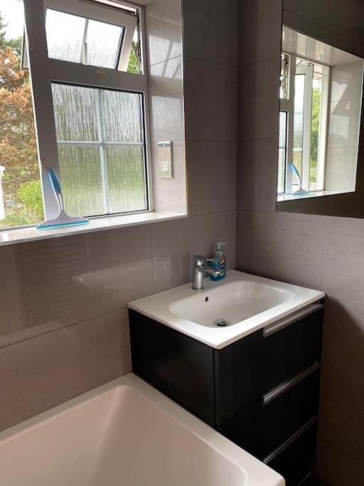 Three Bedroom House, Driveway, Bracknell Centre Zewnętrze zdjęcie